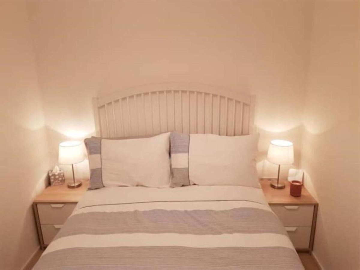 Escape To A Clifftop With Pool And Tennis Onsite - 1a Holiday home